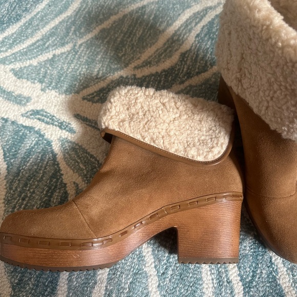 NWOB Crown Vintage Sherpa Brown Suede Booties Sz 8.5 - Picture 3 of 5